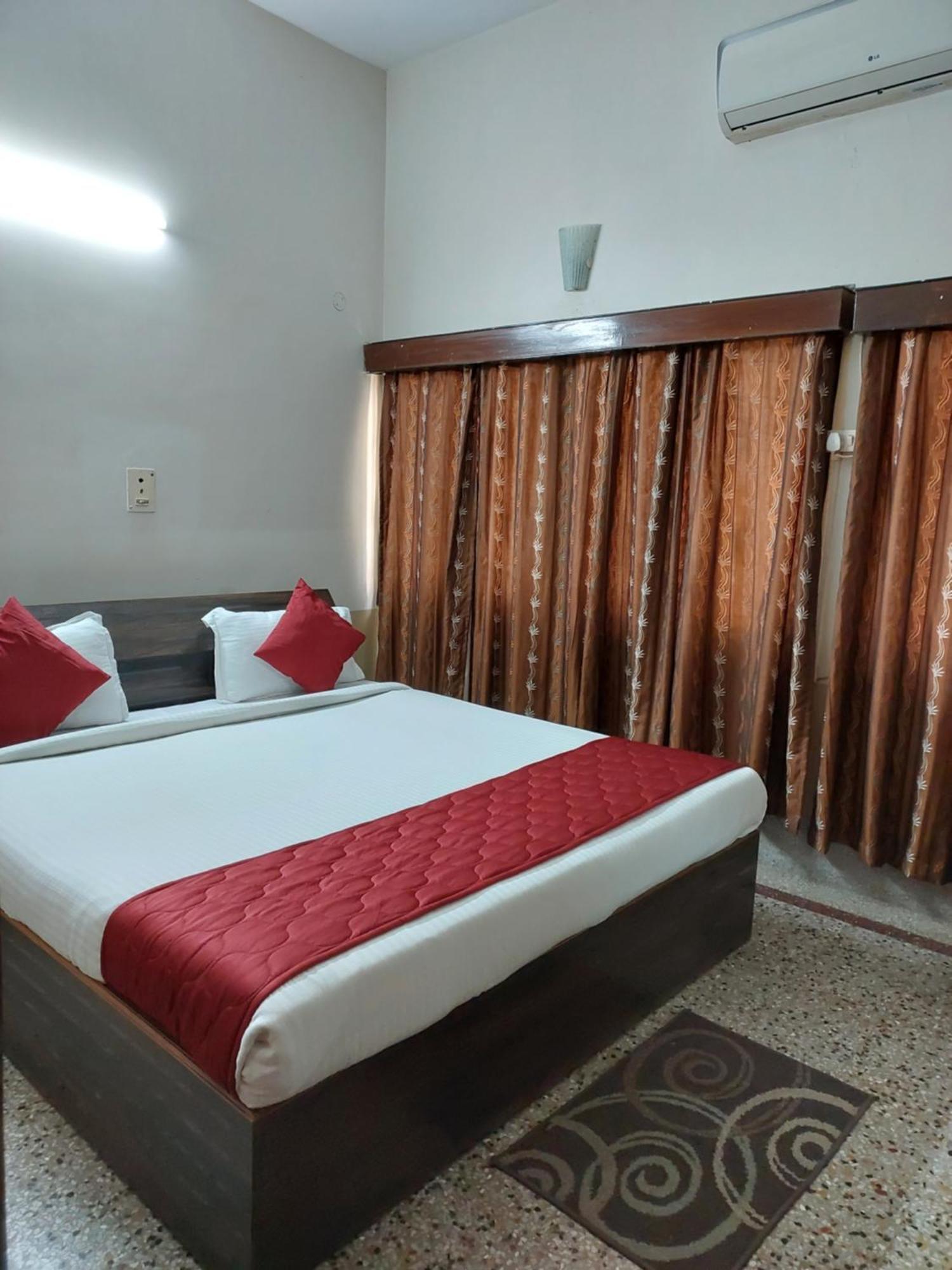 Riverview Guest House Guwahati Eksteriør billede