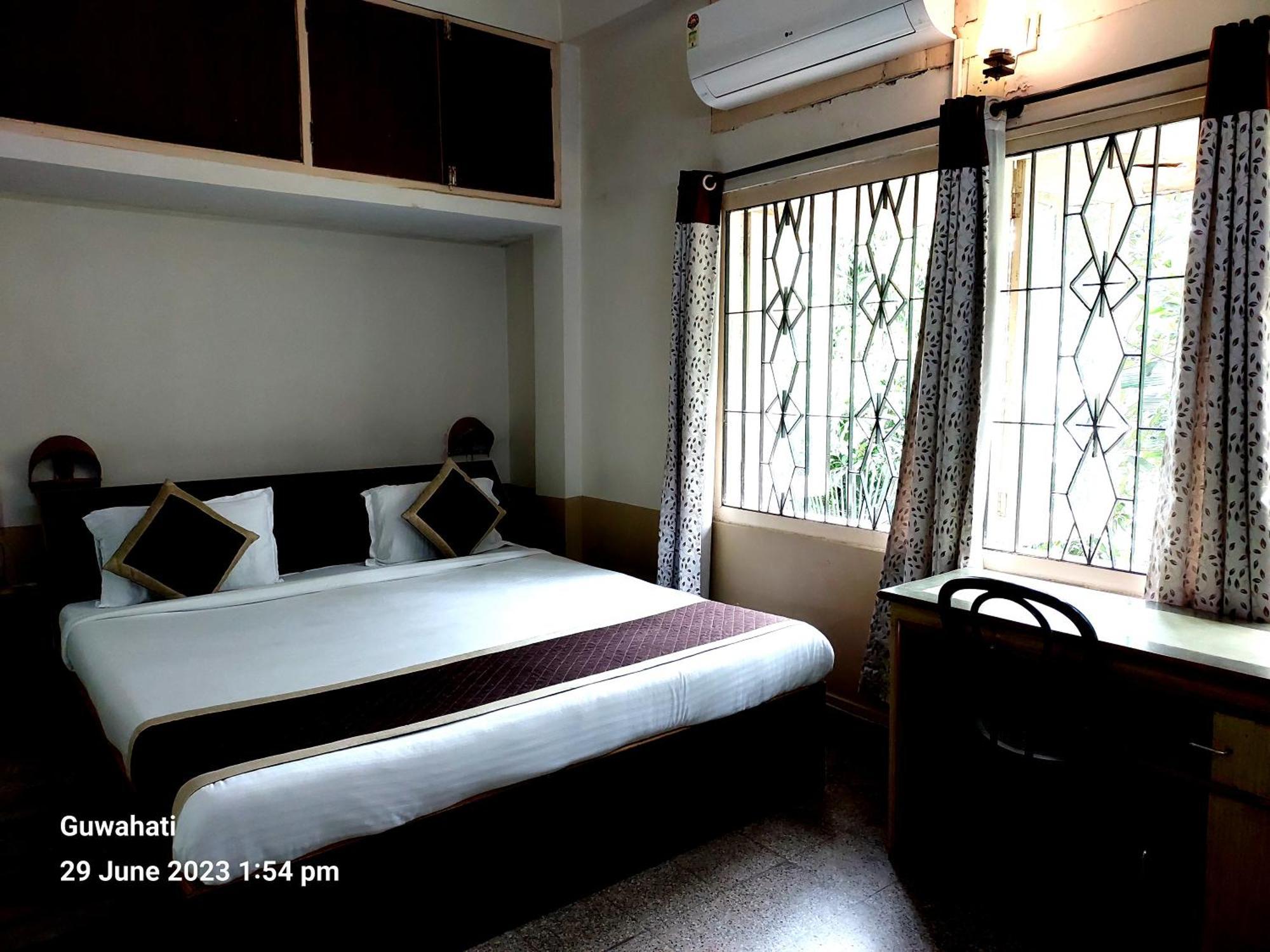 Riverview Guest House Guwahati Eksteriør billede